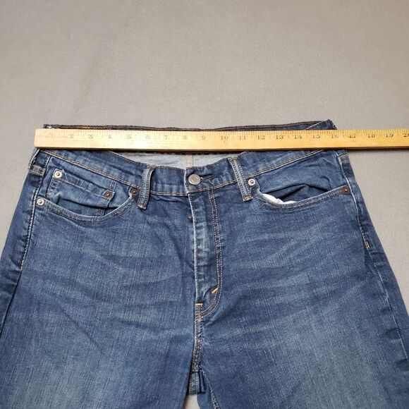 Men's 541 Levi’s for athletic builds, Tapered fit, comfortable. Size 32W - Picture 12 of 14